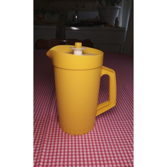 Vintage Yellow Tupperware Pitcher #874-14 With Lid Made in USA Estate Find - Picture 6 of 12